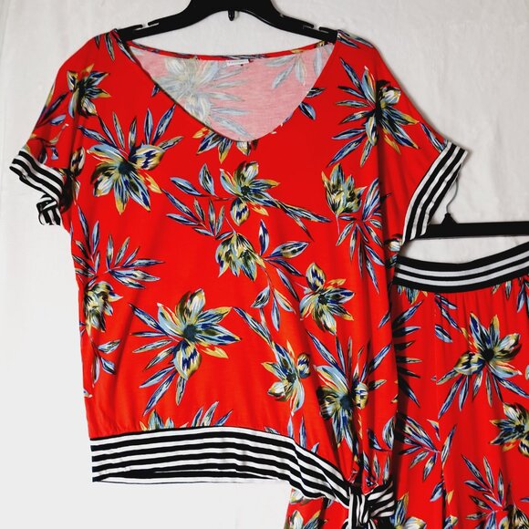 Lascana Capri's & Top Set Size 6 Red Floral Print Wide Leg Capris. Short Sleeve - Picture 2 of 16